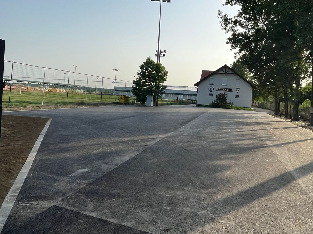 Sportpálya parkoló aszfaltozása – Tarpa SC labdarúgó sporttelep területén